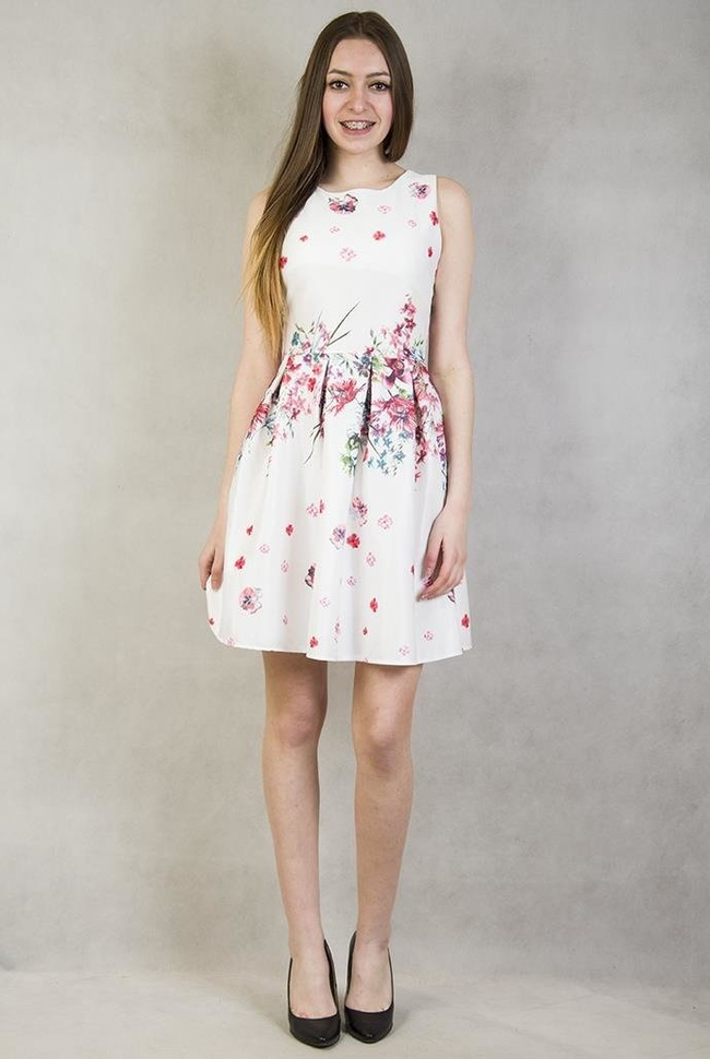 Biała sukienka w kolorowe kwiaty