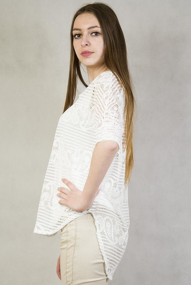 biała bluzka z koronki  z bokserką