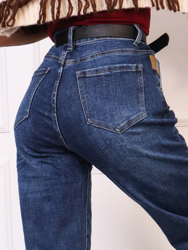 SPODNIE JEANSOWE MOM FIT Z NASZYWKĄ I WYSOKIM STANEM + PASEK- GRANATOWE