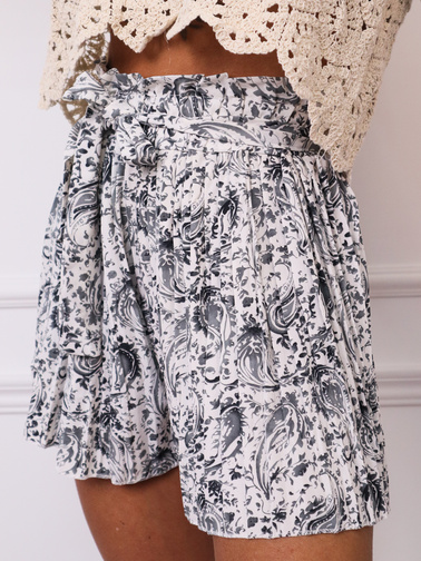 SZORTY PLISOWANE WZORZYSTE Z WIĄZANIEM W PASIE- SZARE