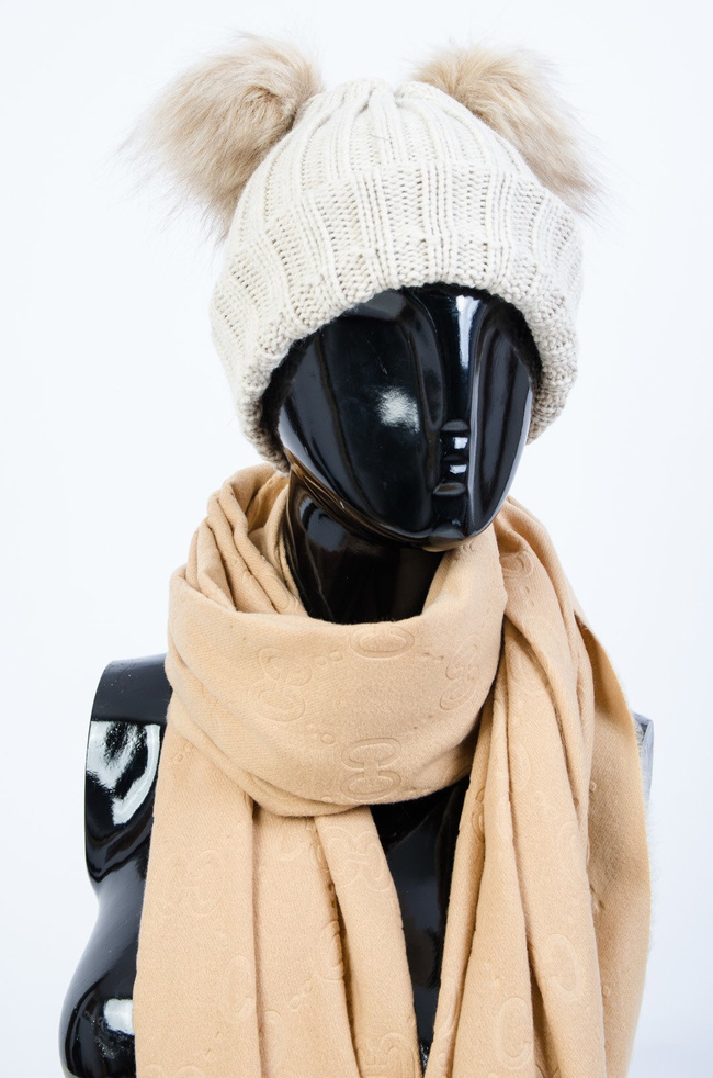 JASNO-BRĄZOWY SZAL WYKOŃCZONY FRĘDZLAMI 