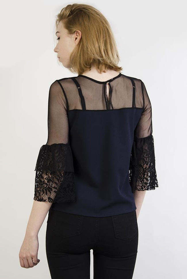 Granatowa bluzka z koronkowymi rękawami i wstawką z siateczki