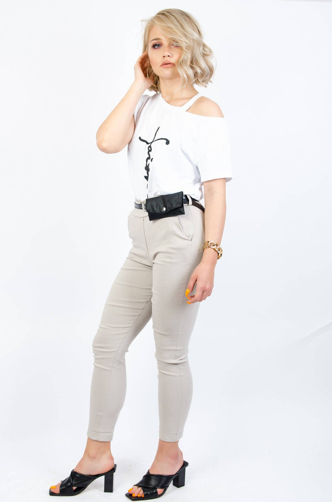 BIAŁY T-SHIRT FAITH Z WYCIĘCIEM 