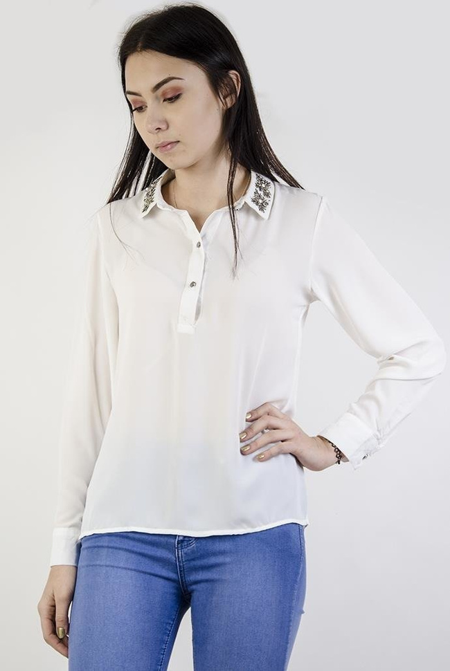 Biała koszula ze zdobionym kołnierzem