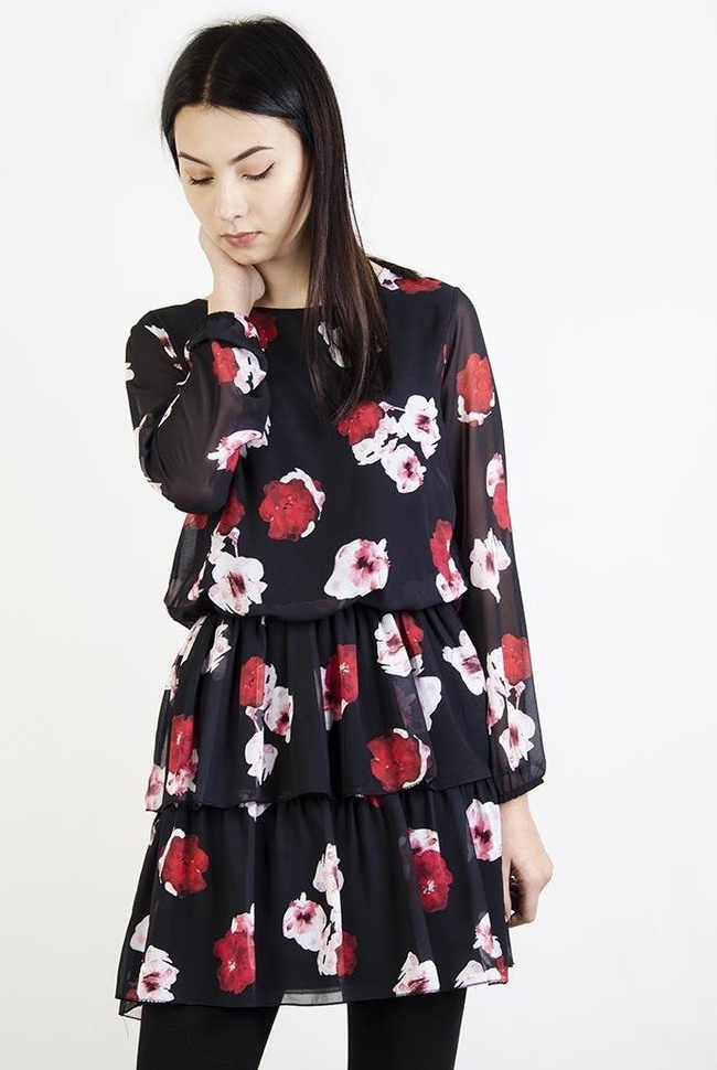 Czarna sukienka w biało-czerwone kwiaty