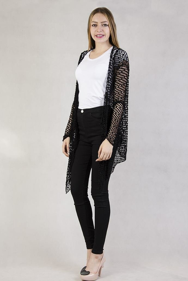 Ażurowa narzuta z motylem na plecach czarna