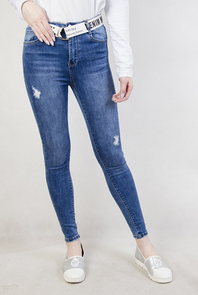 Spodnie jeansowe z wysokim stanem oraz białym paskiem