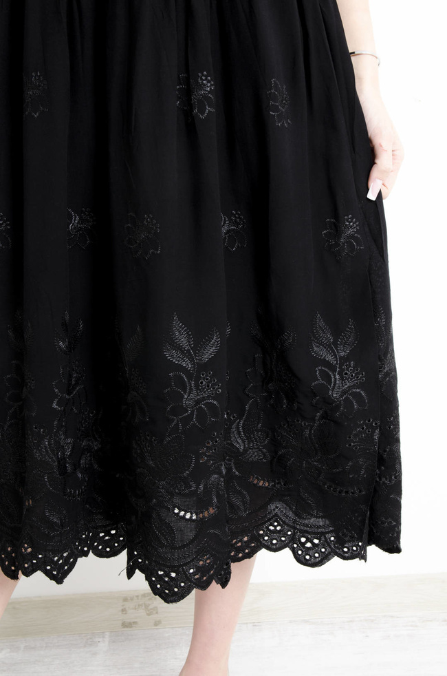 SUKIENKA MIDI Z WIĄZANIEM NA SZYJĘ - CZARNA