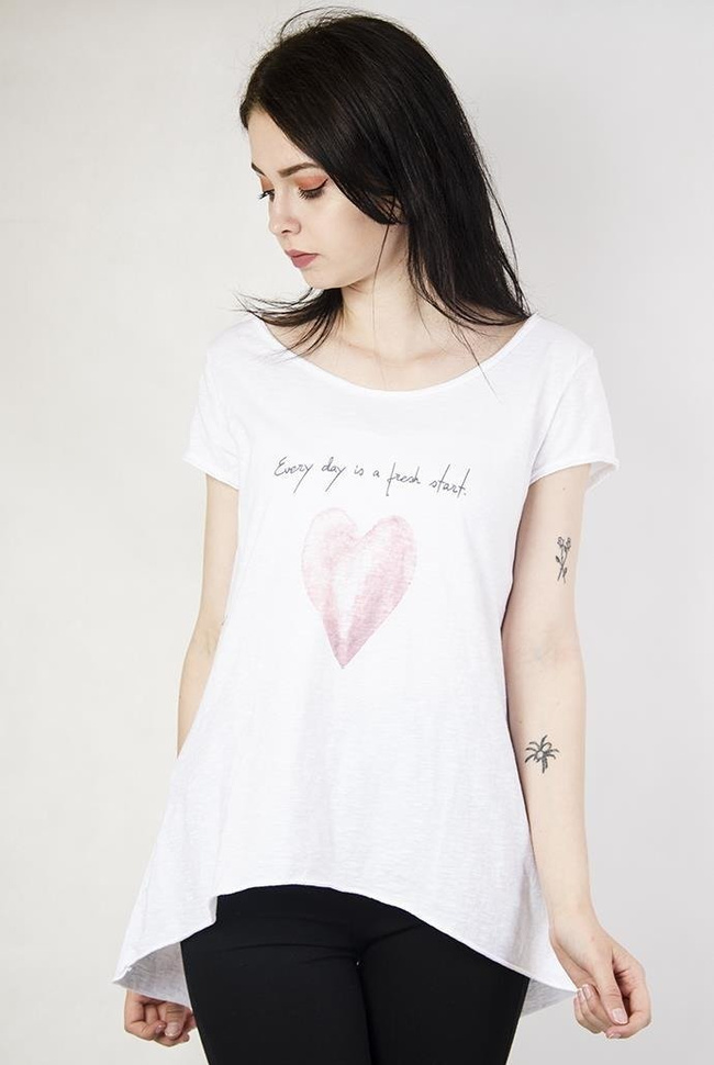 Biała bluzka z sercem i napisem