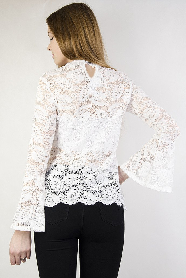 Biała koronkowa bluzka z rozszerzanymi rękawami