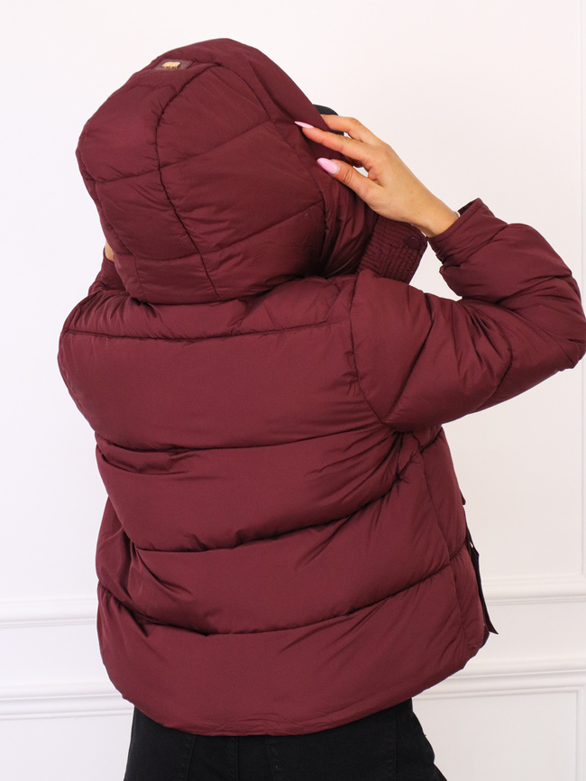 KURTKA PIKOWANA Z OZDOBNYMI NASZYWKAMI PRZY KIESZANIACH- BORDOWA