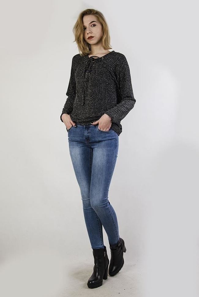 Bluzka przeszywana srebrną nicią, z wiązaniem przy dekolcie