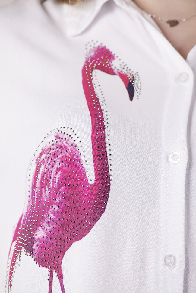 Biała koszula z flamingiem