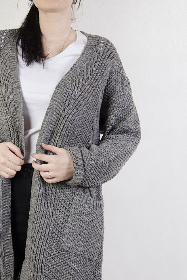 Długi szary sweter z kieszeniami