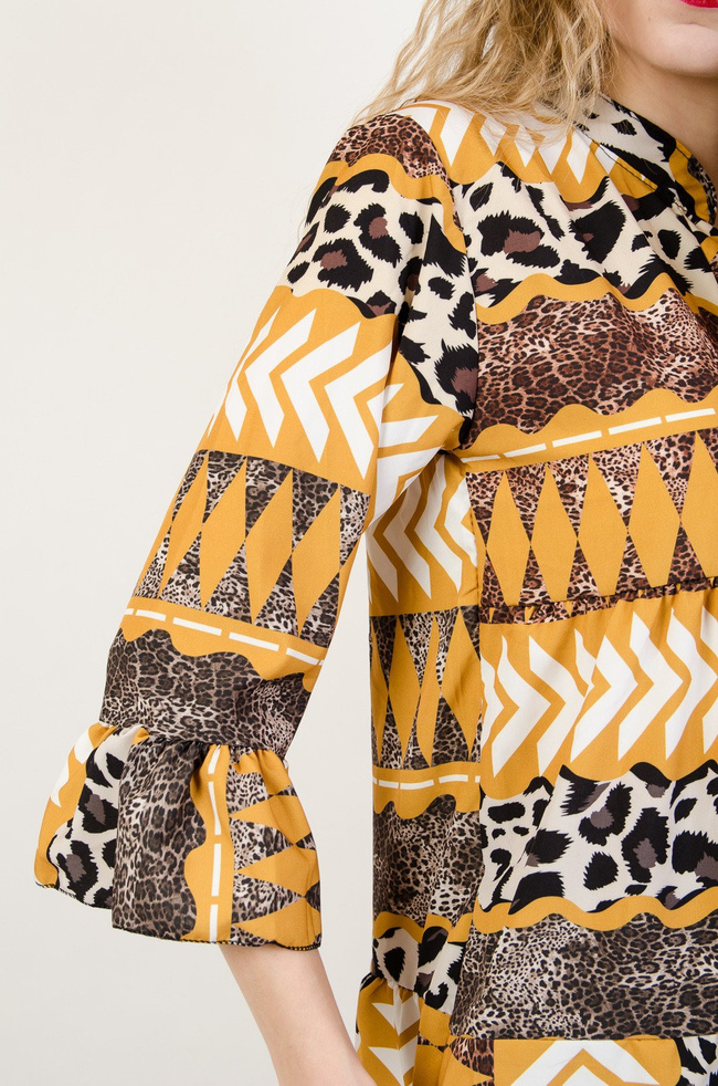 Żółta sukienka w panterkę