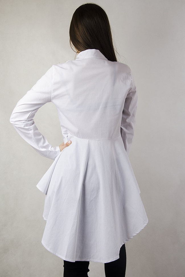 Biała długa koszula z rozkloszowanym dołem