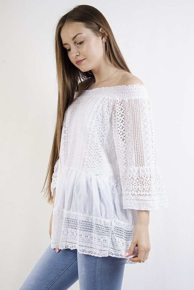 Biała ażurowa bluzka z falbanką na dole