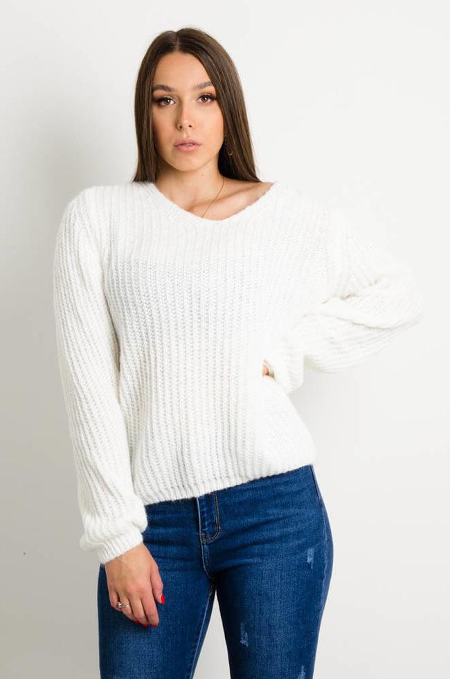 BIAŁY  SWETER Z DEKOLTEM W SZPIC