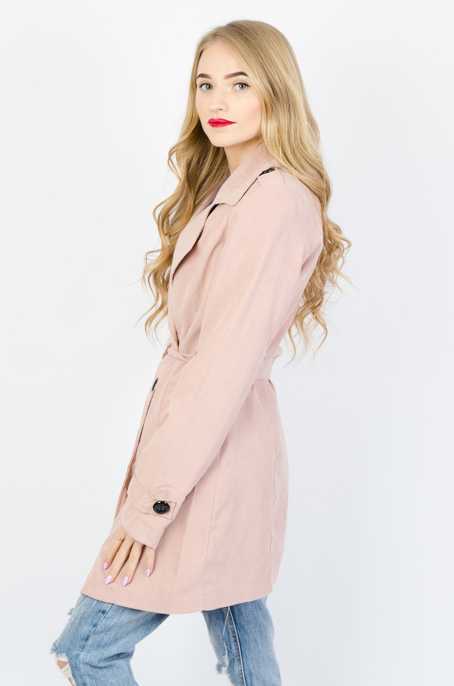 Różowy płaszcz typu trencz