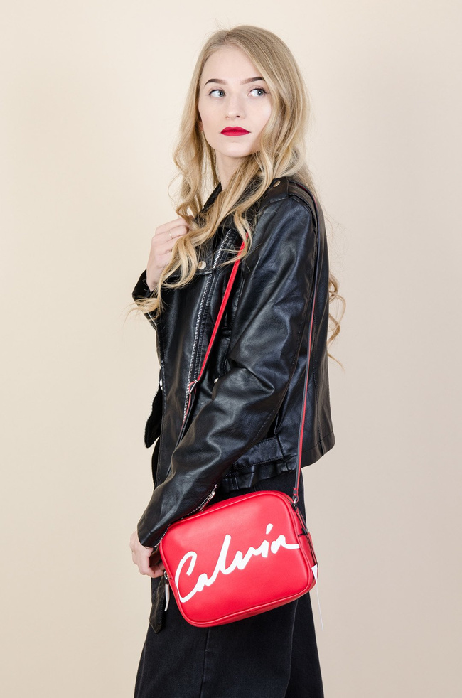 Czarna ramoneska z paskiem-imitacja skóry