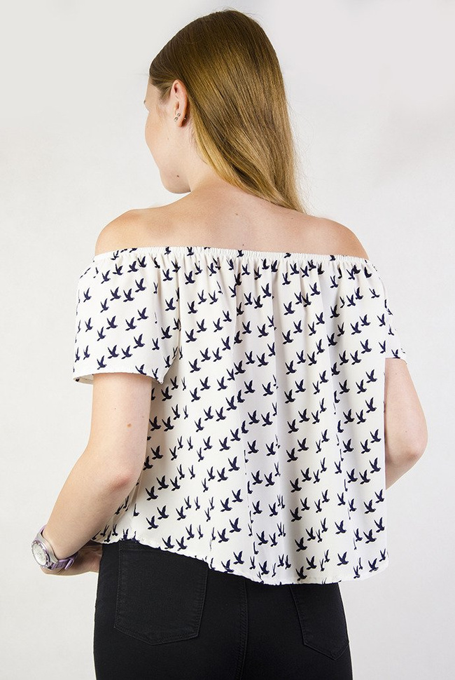 Biała bluzka hiszpanka w jaskółki