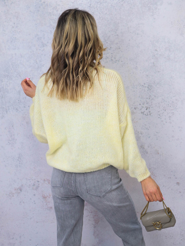 LUŹNY SWETER ZE ZŁOTYMI GUZIKAMI- ŻÓŁTY