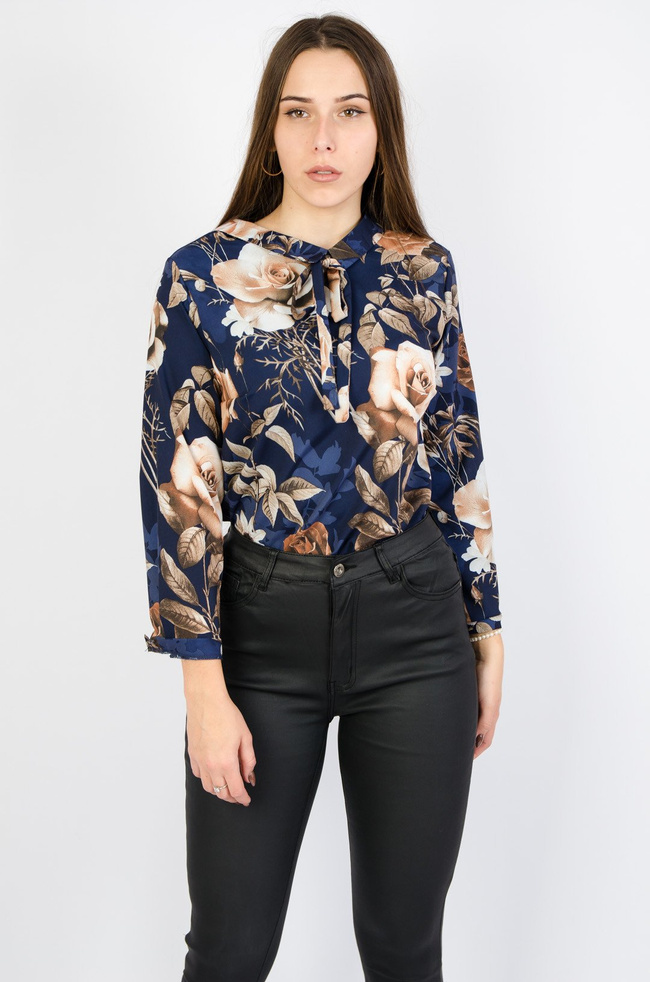 Granatowa bluzka z długim rękawem w kwiaty