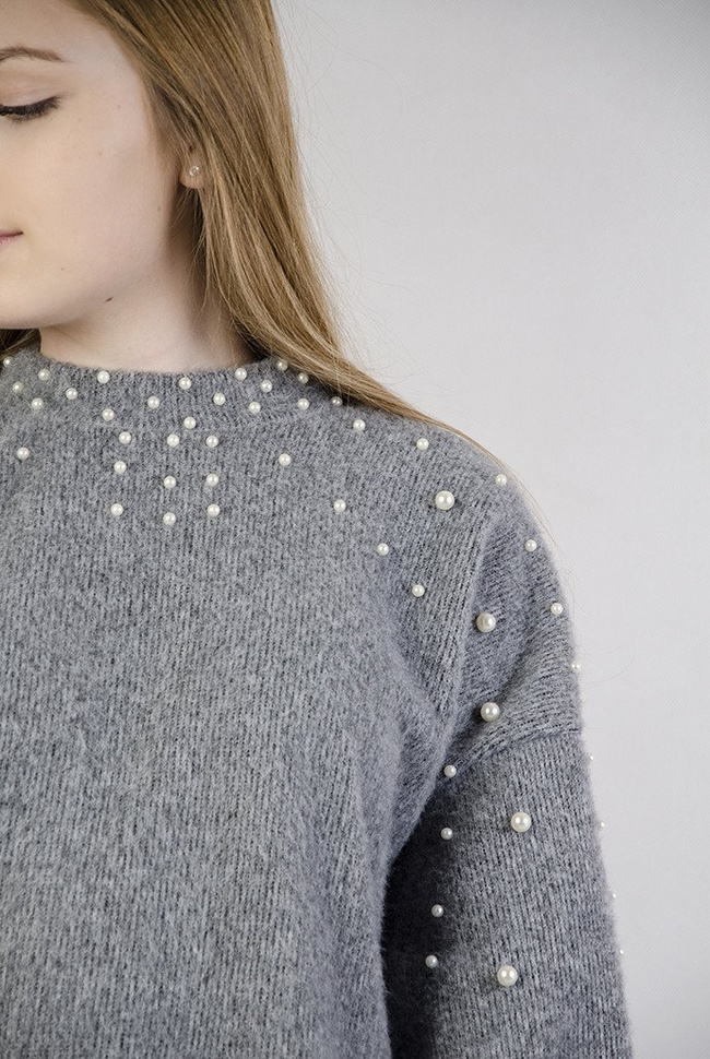 Szara tunika z koralikami, włochata