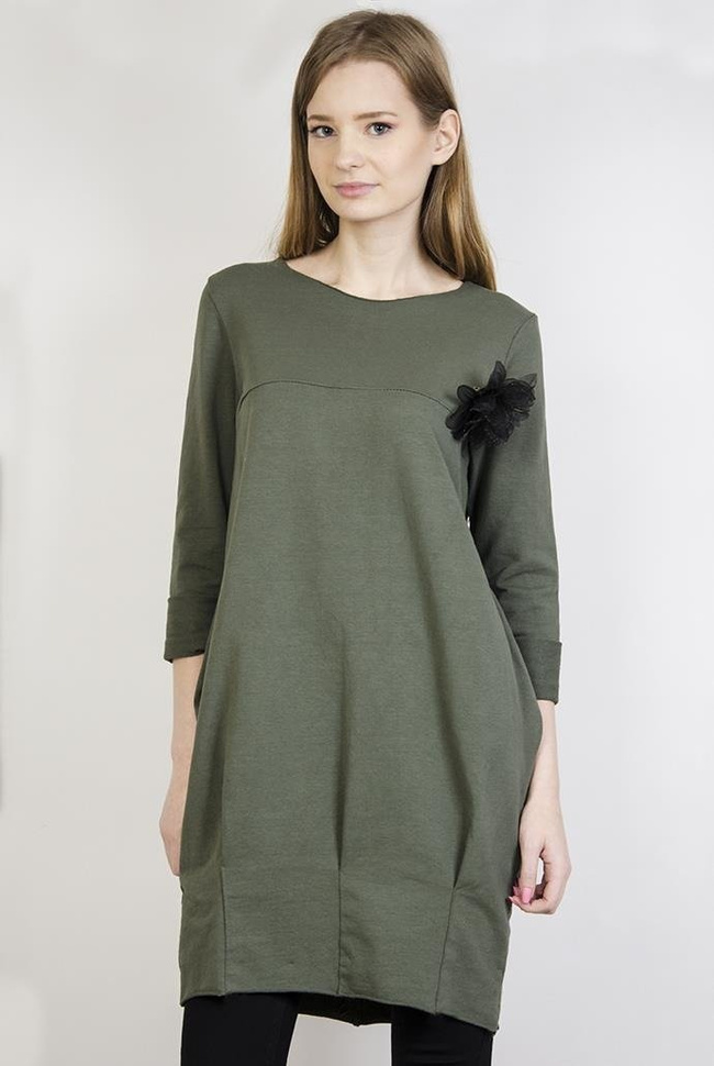 Zielona tunika z czarnym kwiatem