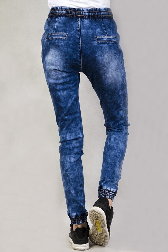 Ciemne spodnie jeansowe ze ściągaczami