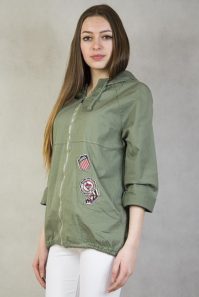 Zielona, asymetryczna kurteczka z naszywkami