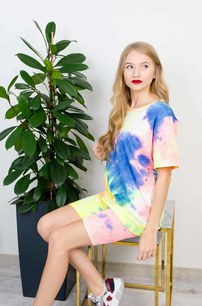 ŻÓŁTY KOMPLET T-SHIRT + KOLARKI Z EFEKTEM TIE DYE