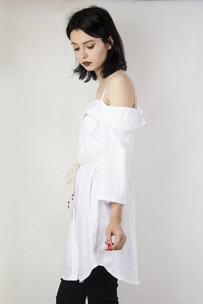 Przedłużana, biała koszula na ramiączka