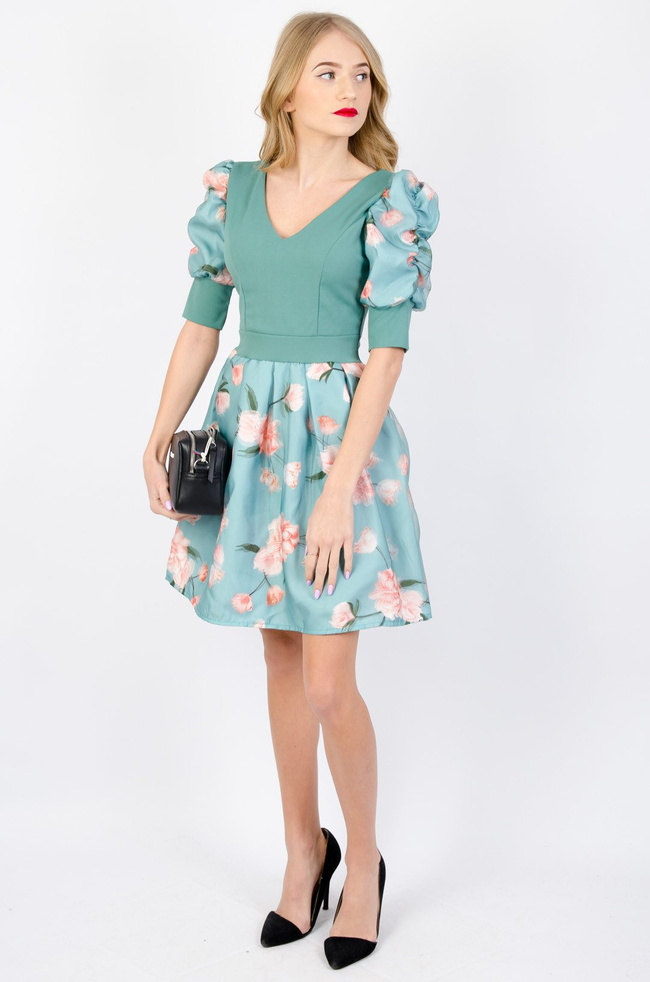 ZIELONA ROZKLOSZOWANA SUKIENKA Z BUFKAMI 