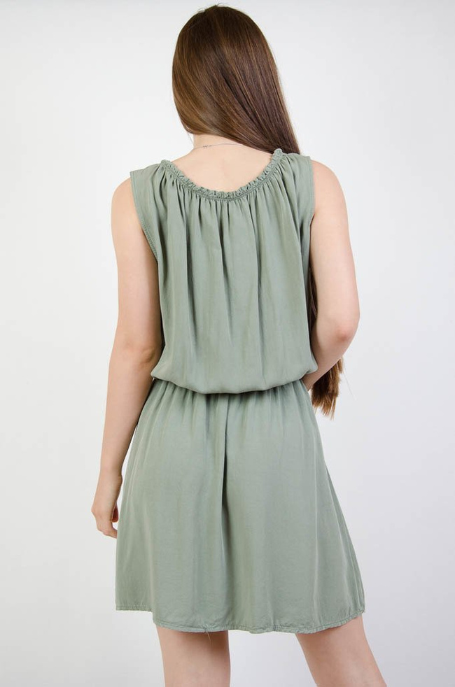 ZIELONA LUŹNA SUKIENKA Z GUMĄ W PASIE + WISIOREK