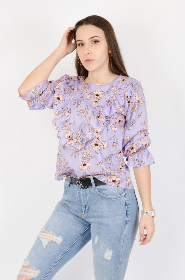 Fioletowa bluzka w pomarańczowe kwiaty z falbaną