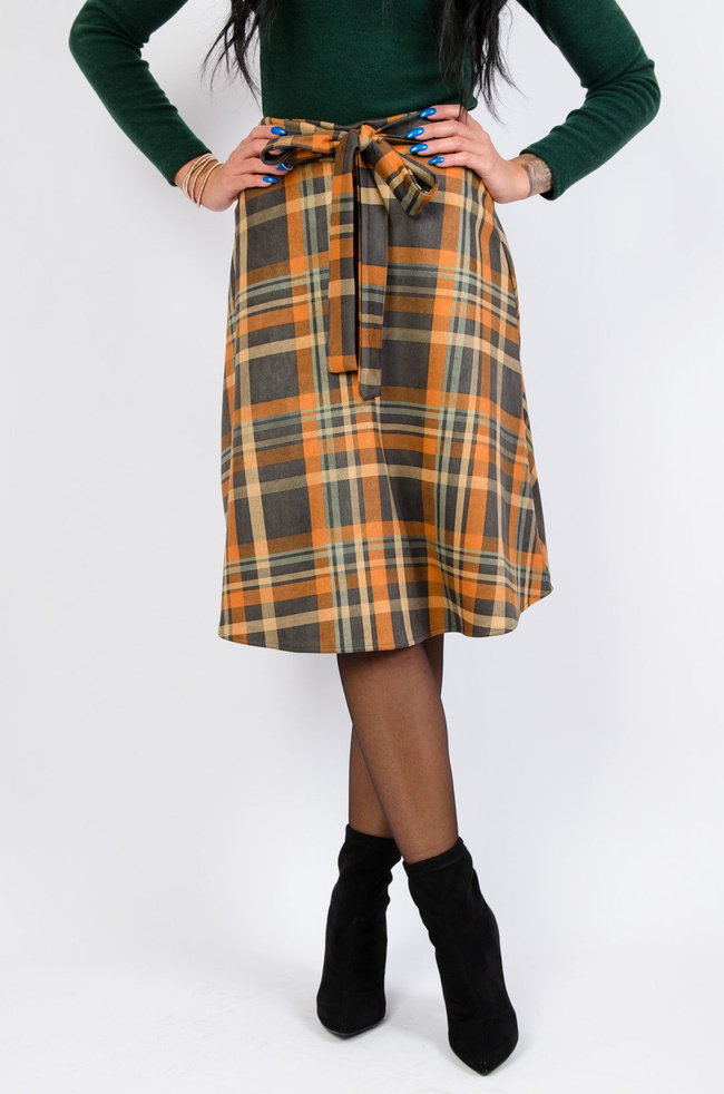 Rozkloszowana spódnica midi w kratę