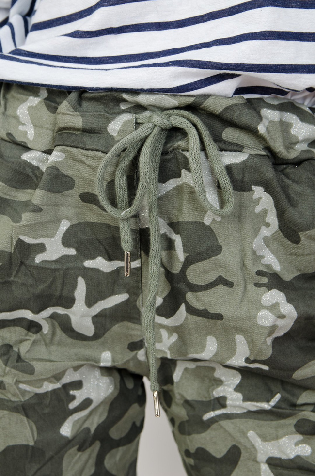 Zielono-srebrne spodnie moro