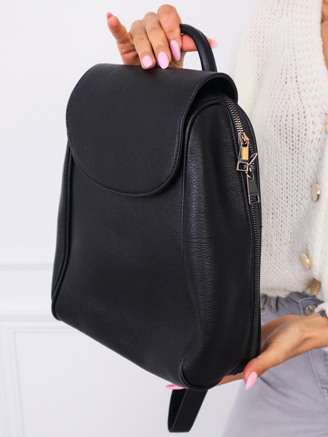 PLECAK Z IMITACJI SKÓRY- CZARNY