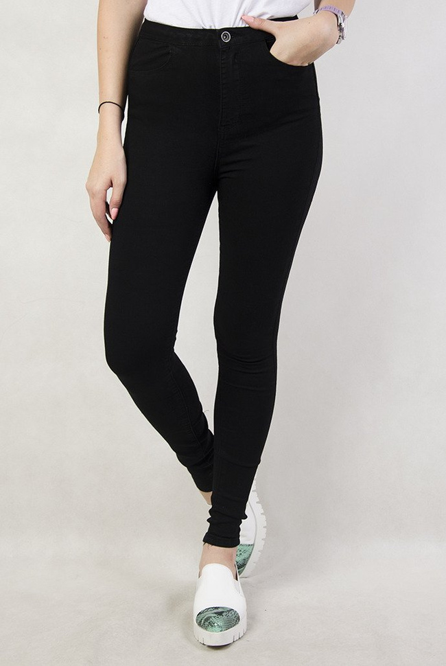 Intensywnie czarne rurki z wysokim stanem