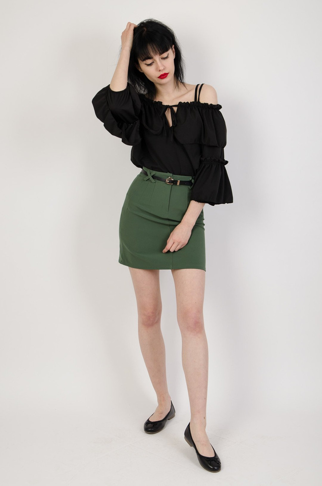 Zielona materiałowa spódnica z paskiem