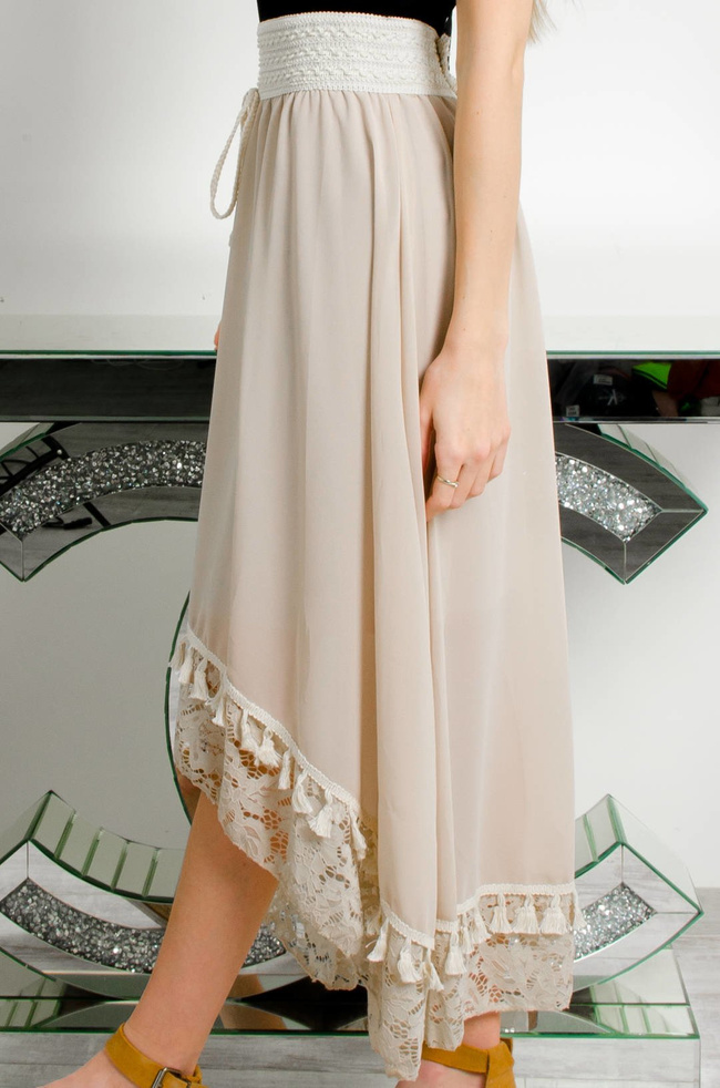 DŁUGA ASYMETRYCZNA SPÓDNICA Z KORONKOWYM ZDOBIENIEM W KOLORZE BEŻOWYM