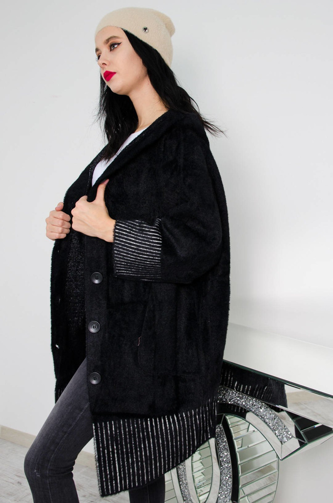 CZARNA NARZUTA APLAKA Z KAPTUREM