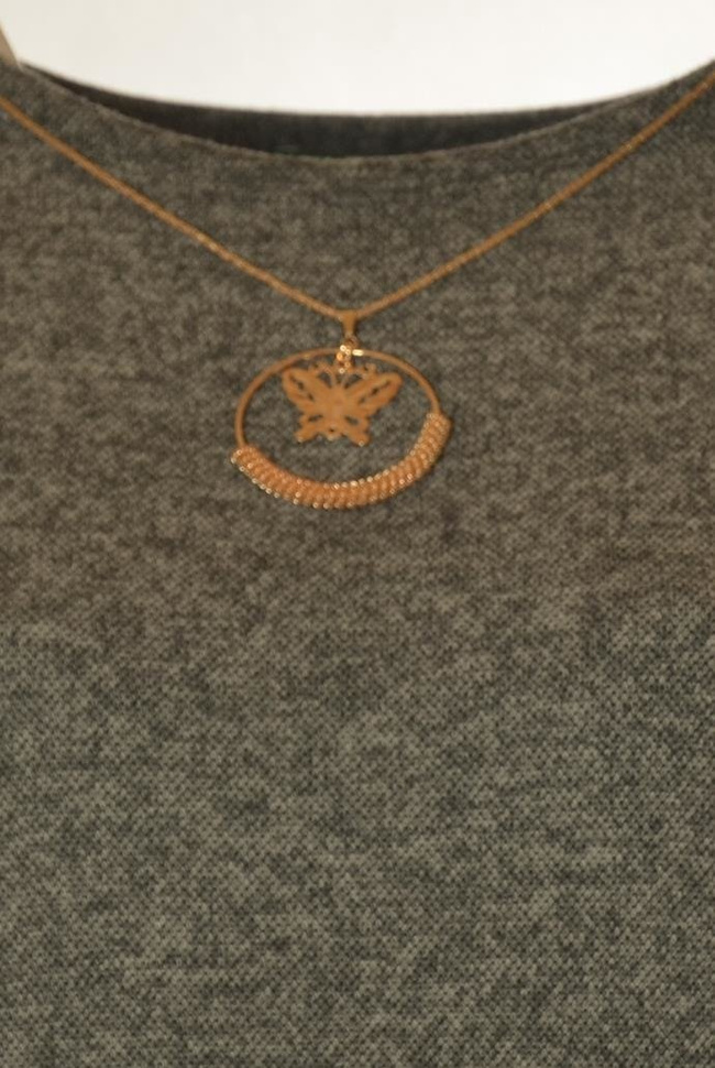 Sukienka z wywijanymi mankietami i kieszeniami