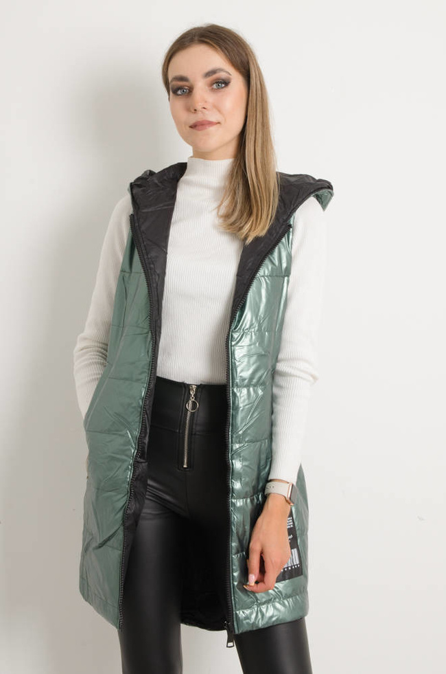 DŁUGA KAMIZELKA Z OZDOBNĄ NASZYWKĄ- ZIELONA