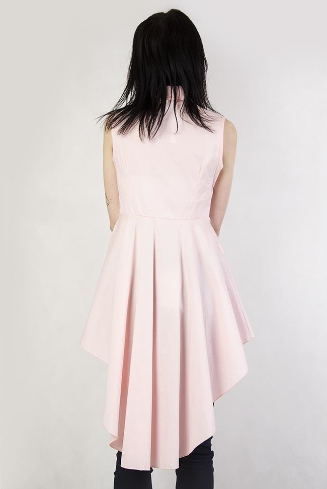 Jasnoróżowa koszula z przedłużanym tyłem