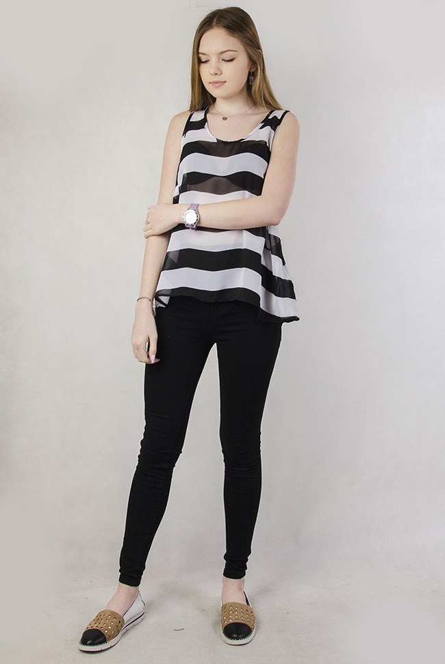 Lekki, prześwitujący top w paski