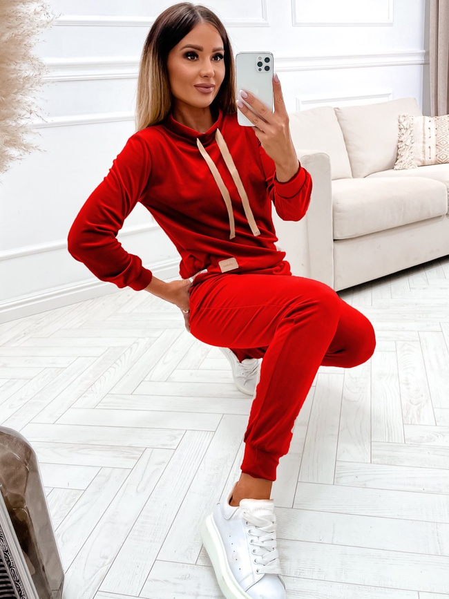 WELUROWY KOMPLET DRESOWY Z OZDOBNYMI NASZYWKAMI- CZERWONY