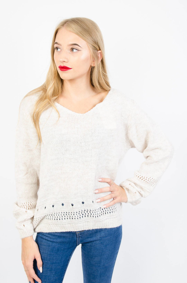 BEŻOWY SWETER Z DEKOLTEM W SZPIC