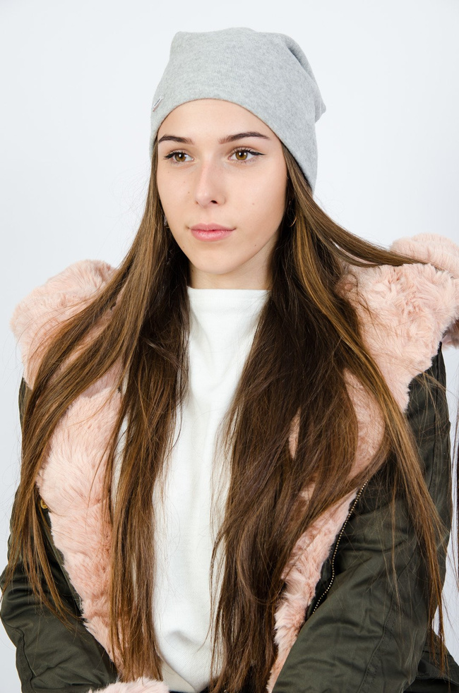 Jasnoszara czapka